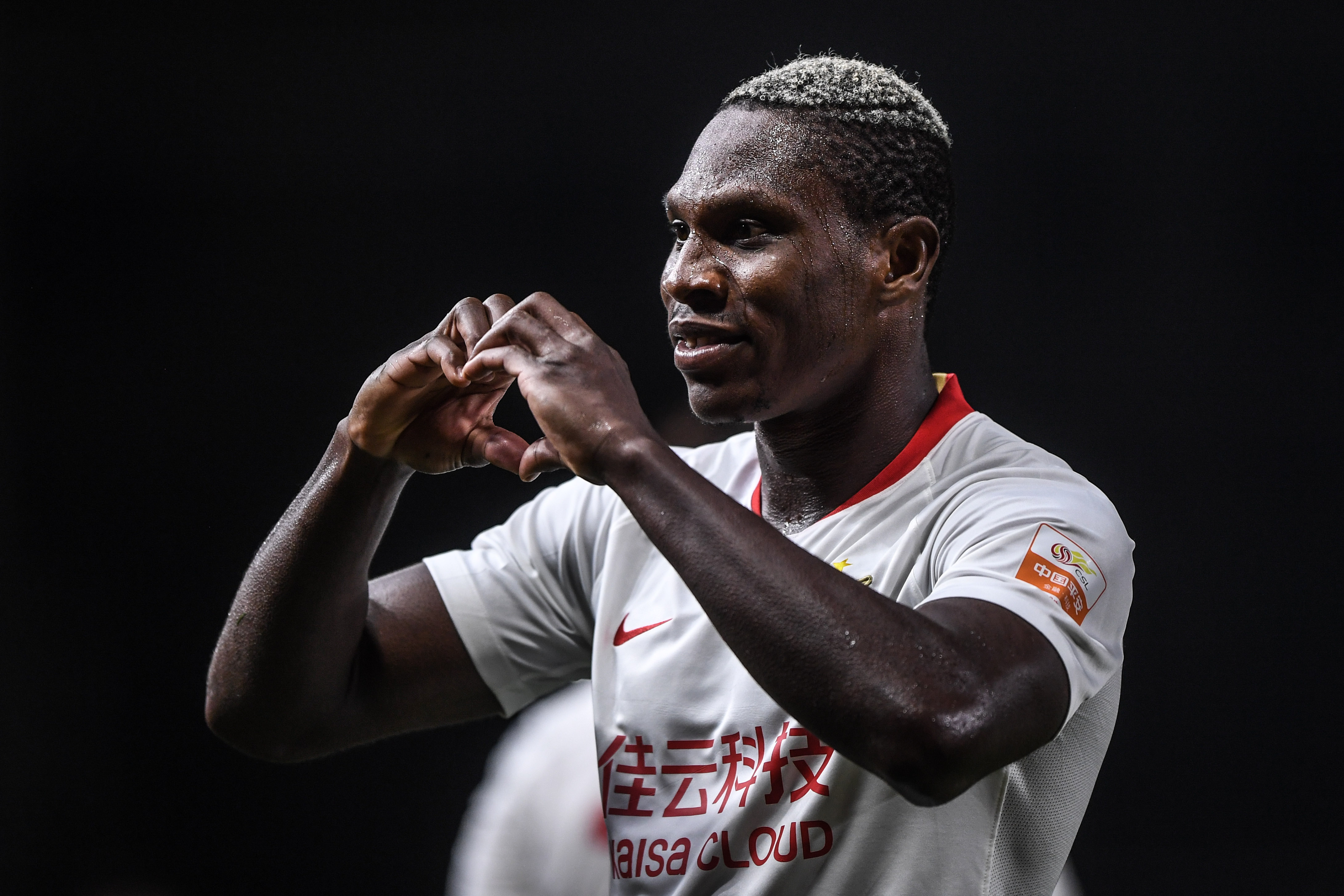 深圳佳兆业不敌苏宁,主场连败状态堪忧 深圳佳兆业不敌苏宁,主场连败状态堪忧