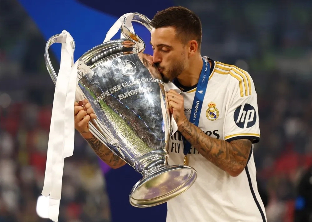 皇马夺得第座欧冠奖杯,成为欧洲霸主 皇马夺得第座欧冠奖杯,成为欧洲霸主