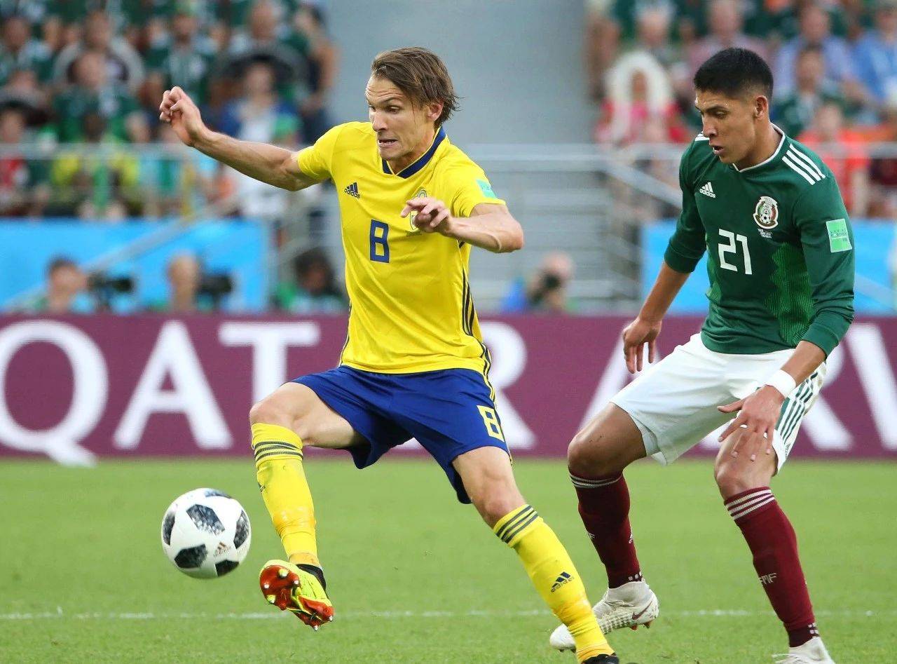 圣埃蒂安进攻防守俱佳,球队取得重要胜利 圣埃蒂安进攻防守俱佳,球队取得重要胜利