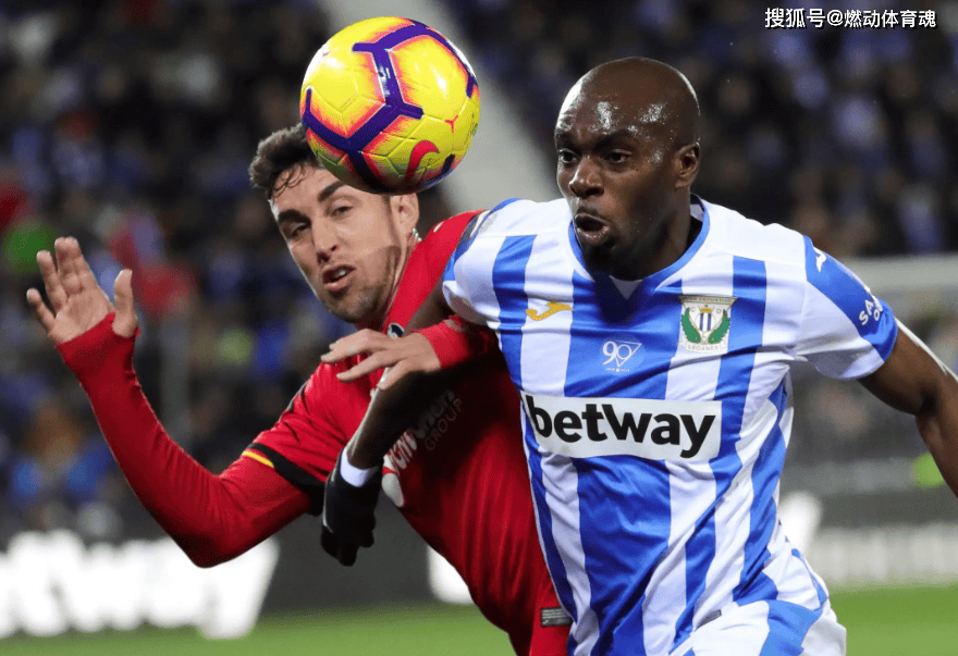 包含瓦伦西亚客场击败对手，赢得关键三分的词条