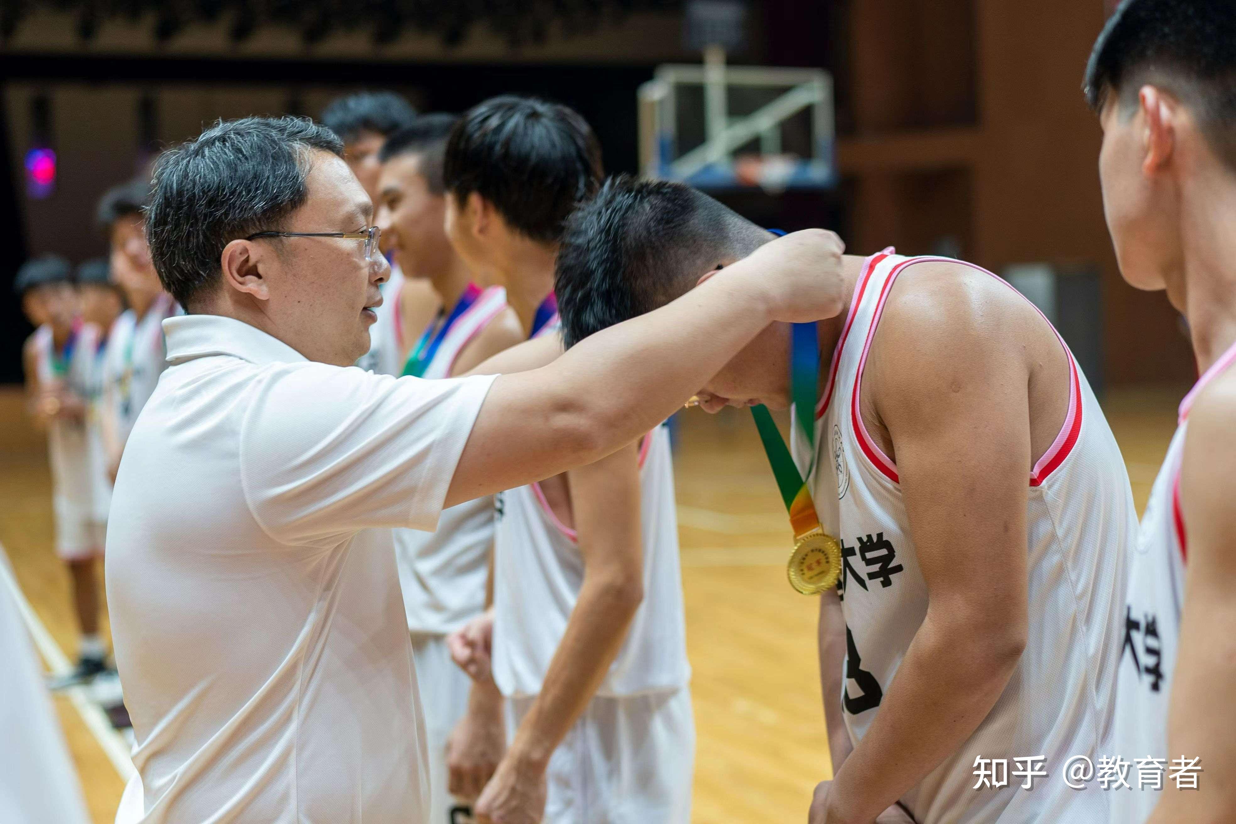 篮球健将：劲敌互搏创造新传奇