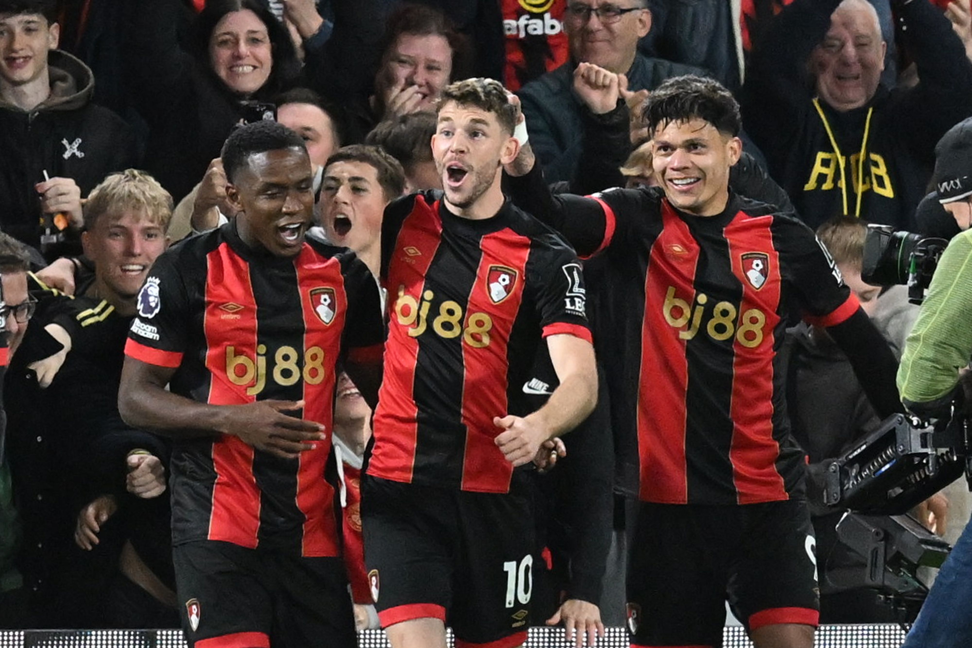 伯恩茅斯主场击败阿森纳,豪取胜利 伯恩茅斯主场击败阿森纳,豪取胜利