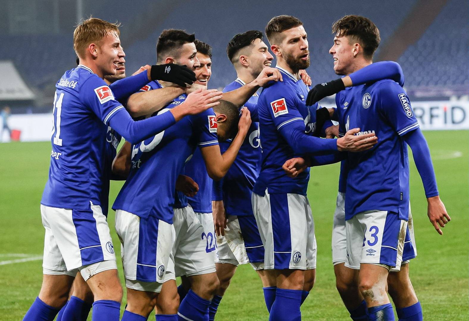 法兰克福主场大胜柏林赫塔，稳步上升领跑积分