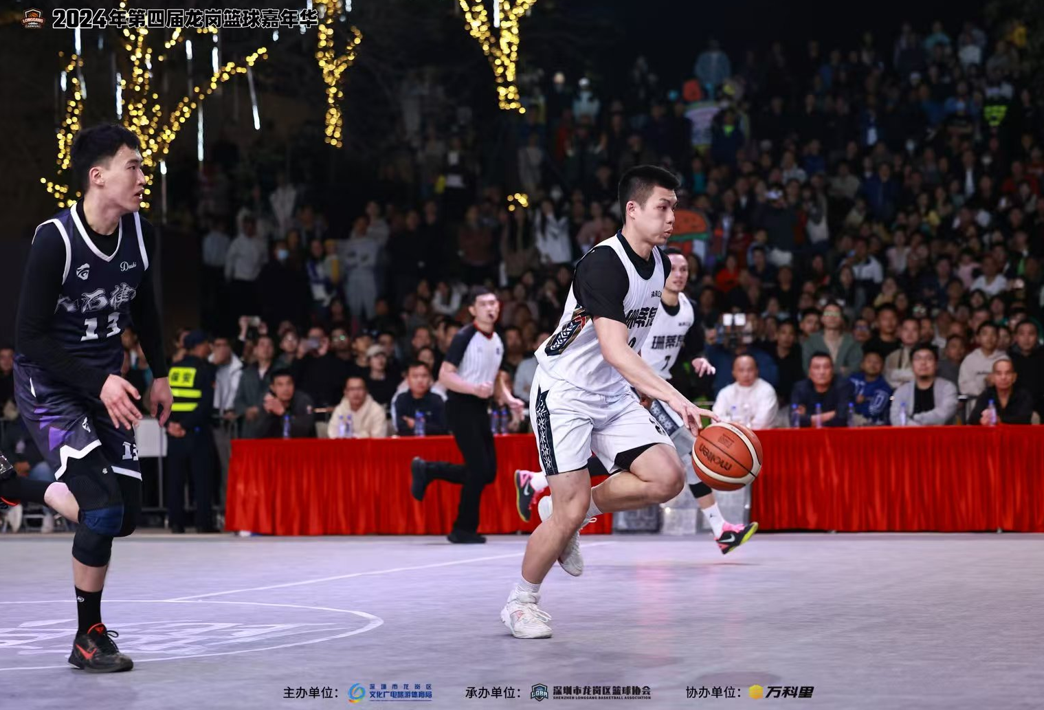 准备好了吗?篮球赛场上的精彩对决即将上演 准备好了吗?篮球赛场上的精彩对决即将上演