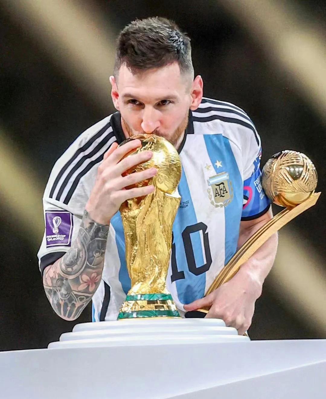 疯狂的足球狂欢,球场上的精彩不容错过! 疯狂的足球狂欢,球场上的精彩不容错过!