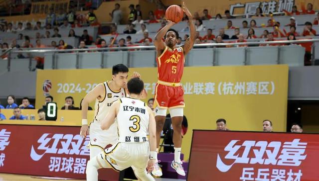 辽宁男篮翻盘深圳队，豪取胜利