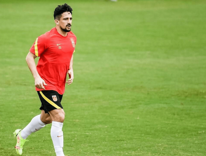 广州富力拟挖角巴甲球员,引进强援 广州富力拟挖角巴甲球员,引进强援