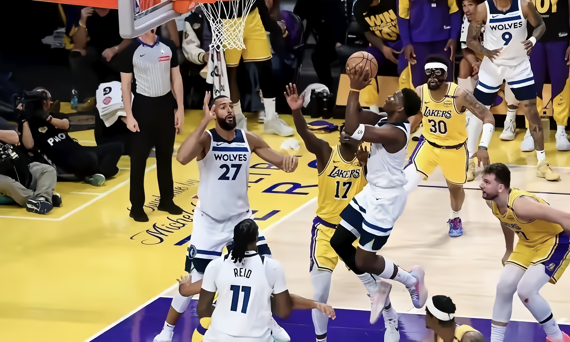 欧洲篮球明星联赛季后赛首轮比赛惊险连连 欧洲篮球明星联赛季后赛首轮比赛惊险连连