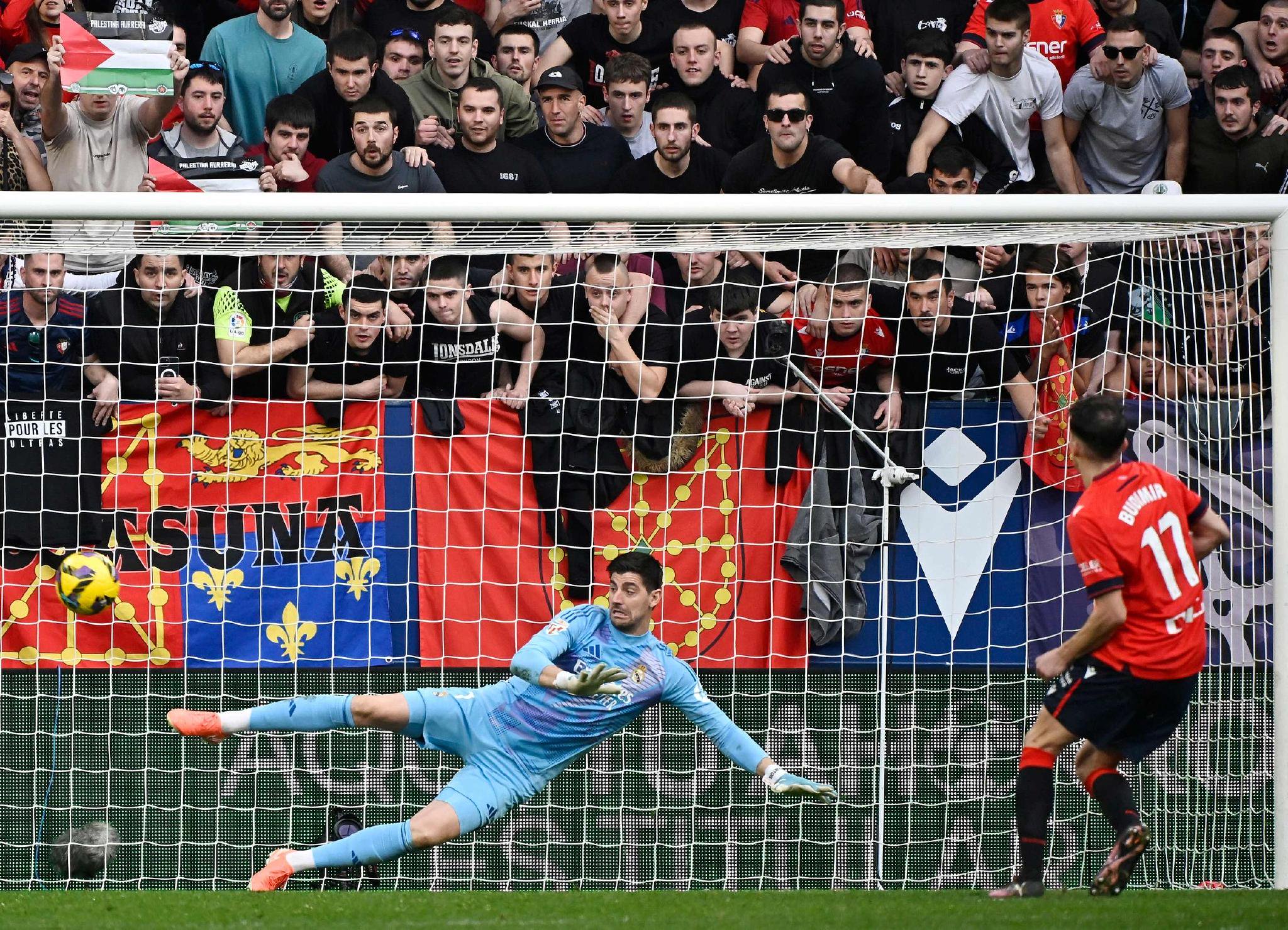 西甲比赛热情澎湃,球员实力对决搏杀 西甲比赛热情澎湃,球员实力对决搏杀