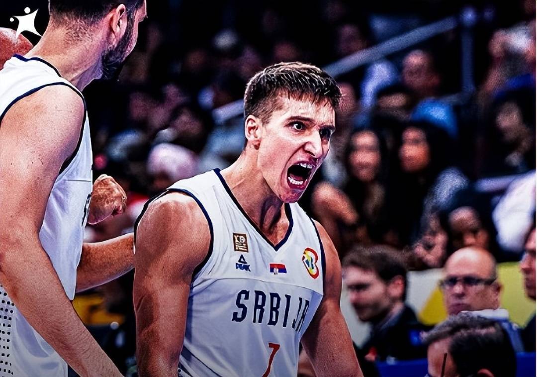 塞尔维亚中场球员传出致命一球 塞尔维亚中场球员传出致命一球