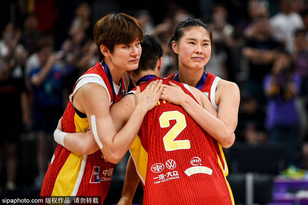 澳大利亚女子接力队实现逆袭,夺冠 澳大利亚女子接力队实现逆袭,夺冠