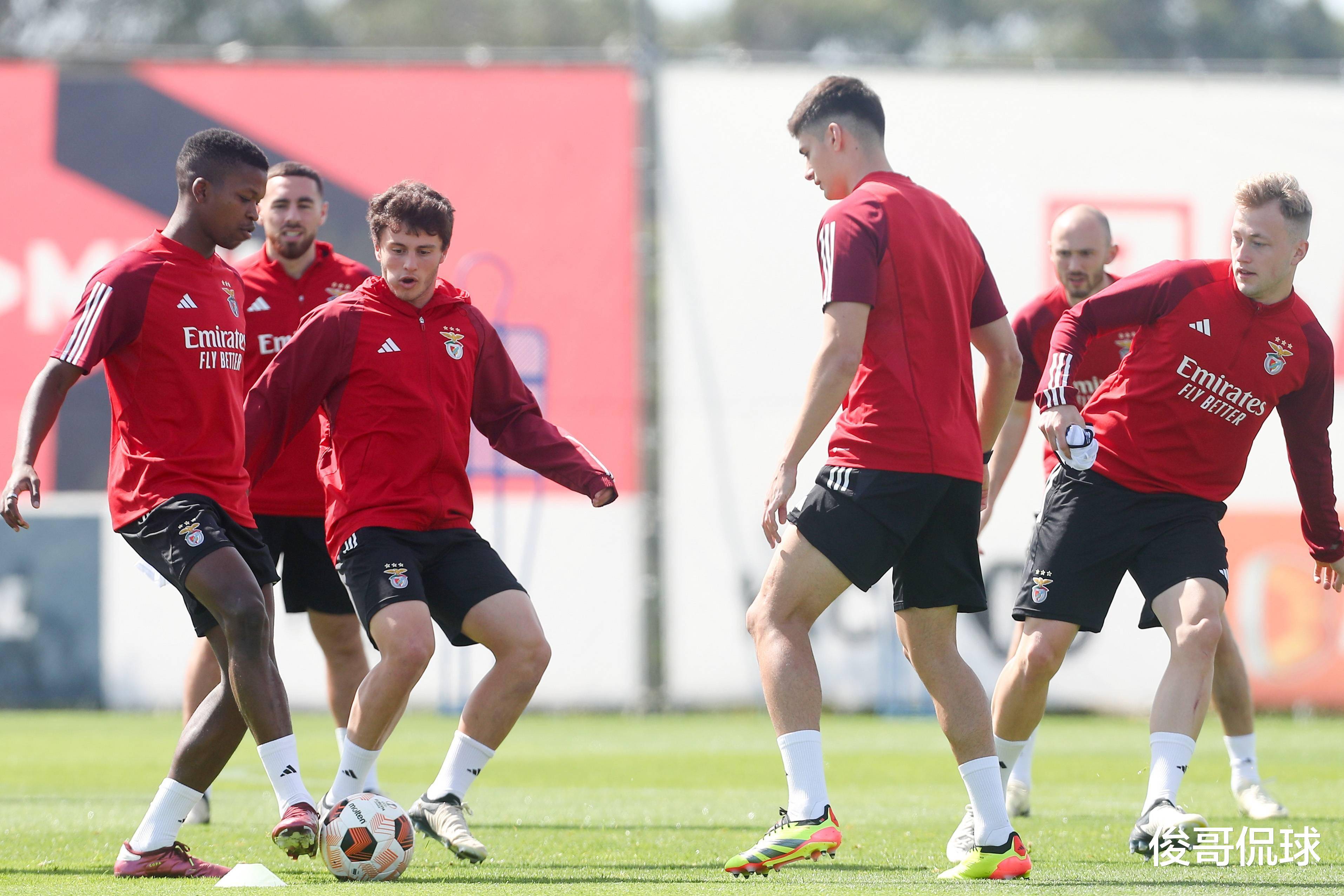 负于巴塞罗那,主帅愤怒指责裁判的简单介绍 负于巴塞罗那,主帅愤怒指责裁判的简单介绍