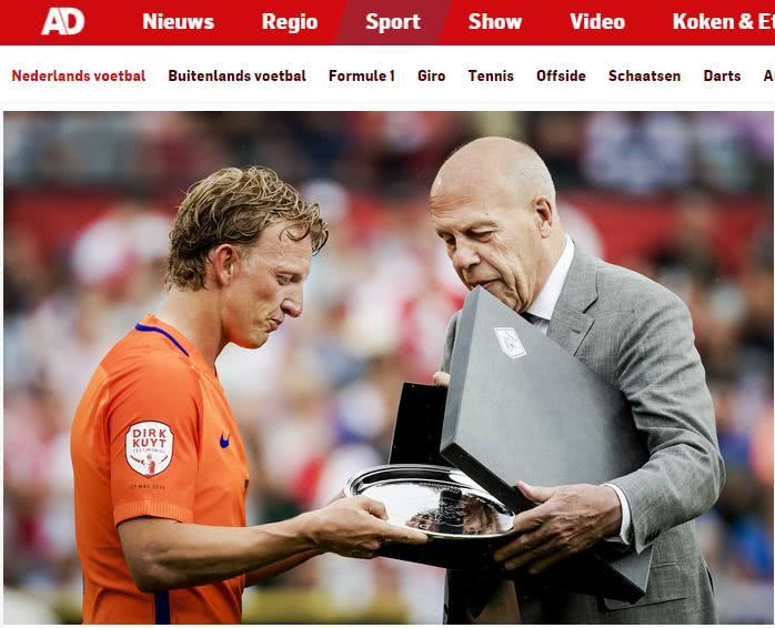 老将退役告别赛,感动球迷泪目 老将退役告别赛,感动球迷泪目