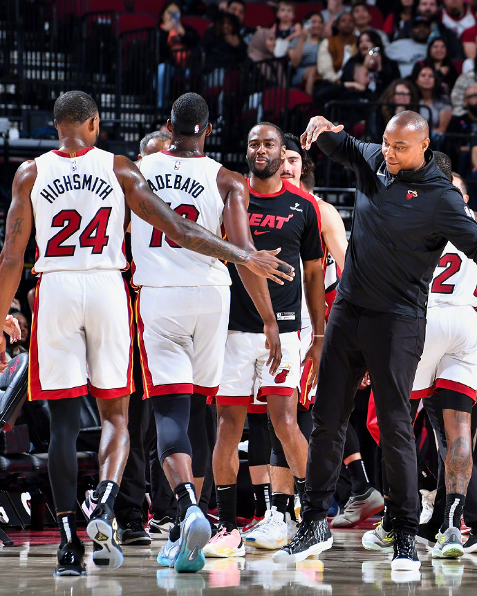 火箭客场大胜灰熊，终结两连败