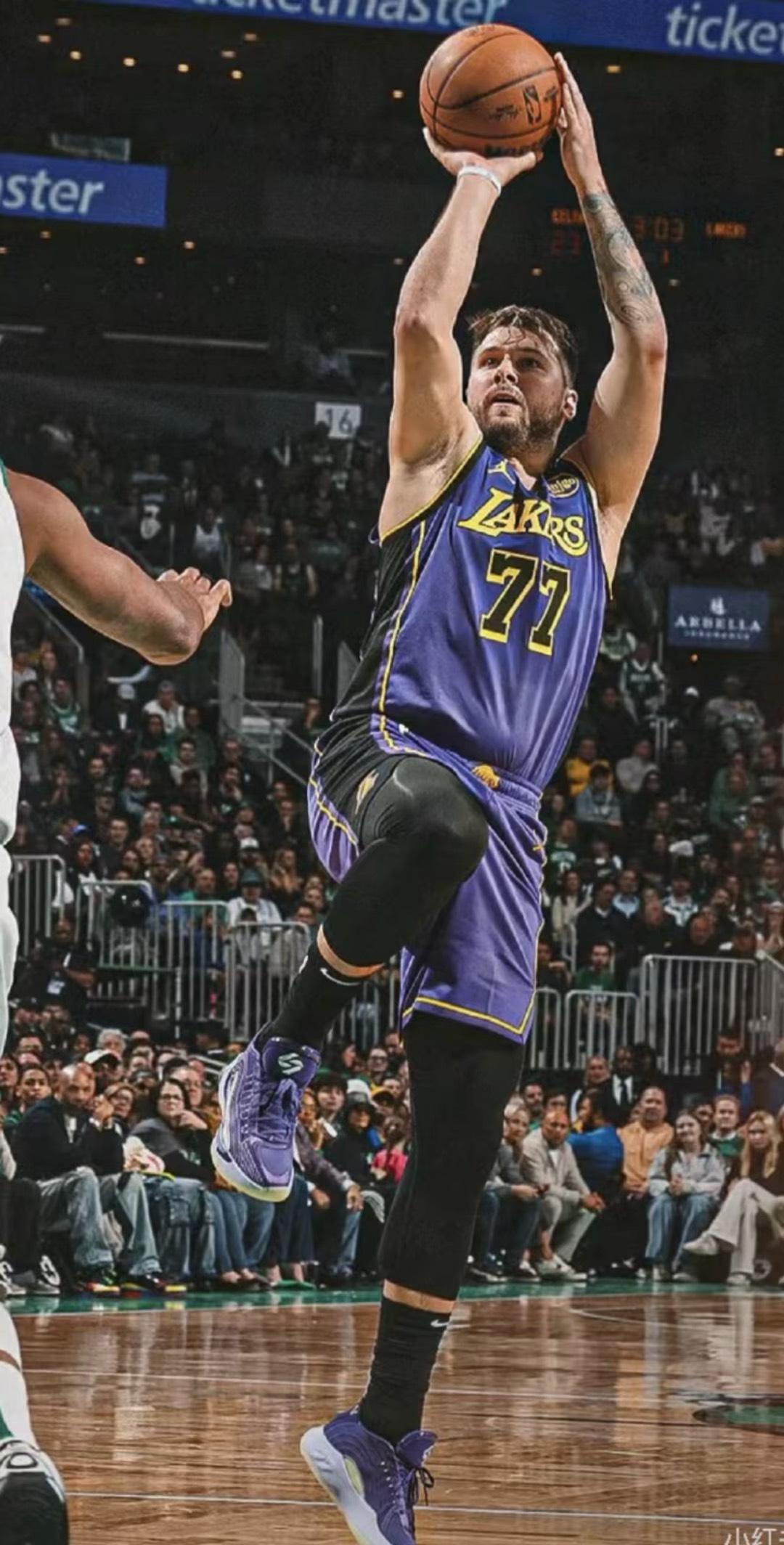 湖人新援首秀出色,带队逆转击败凯尔特人 湖人新援首秀出色,带队逆转击败凯尔特人