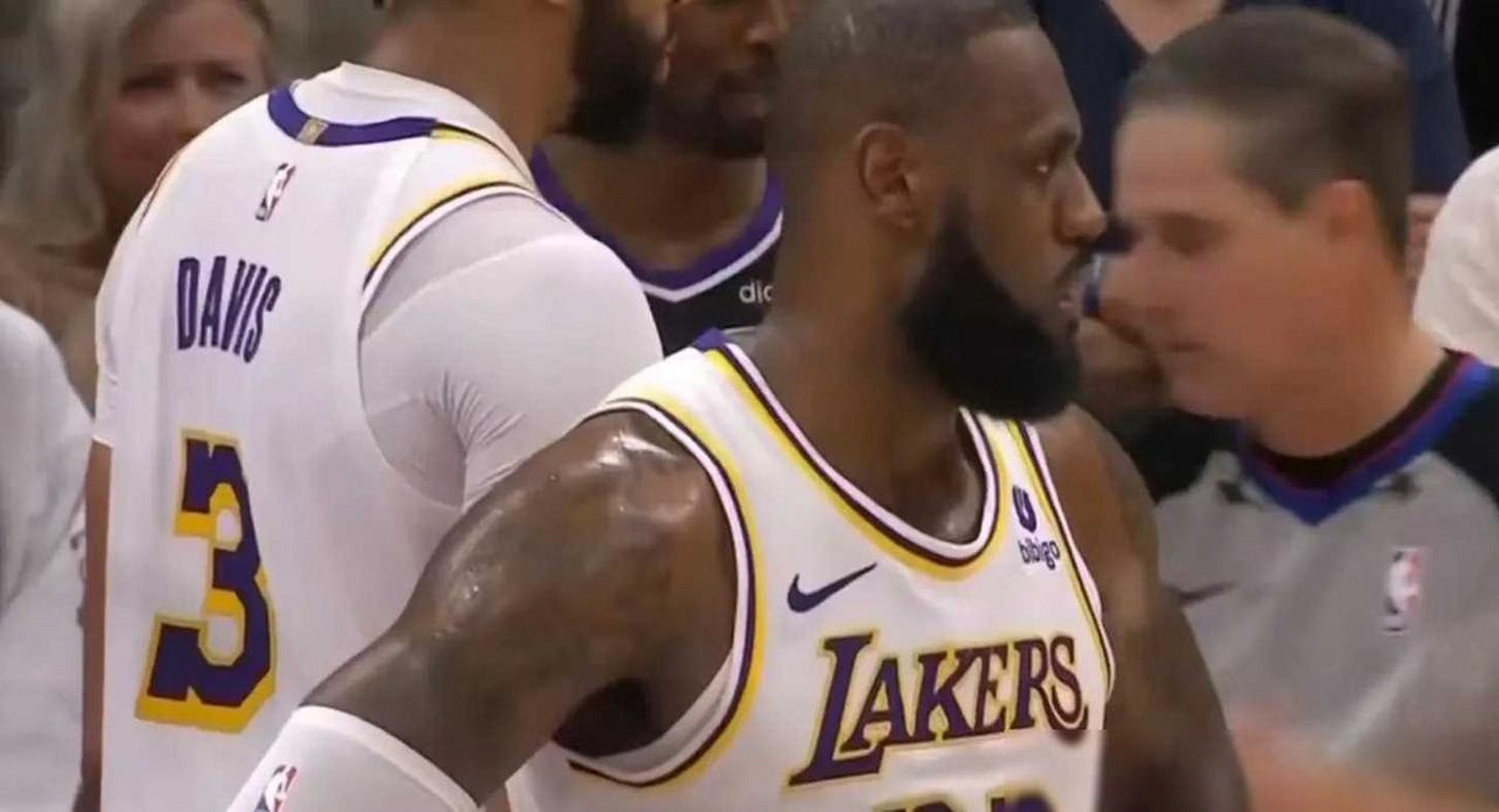 湖人击败快船，詹姆斯助攻创佳绩