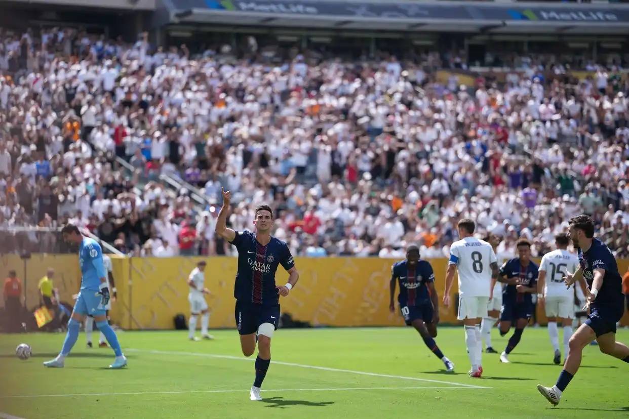 皇马2-1力克巴黎,欧冠小组赛连胜达7场! 皇马2-1力克巴黎,欧冠小组赛连胜达7场!